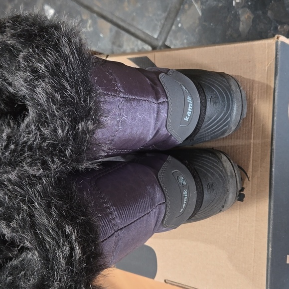 Women's Kamik Charcoal Fur-Lined Winter Boots - Picture 5 of 7
